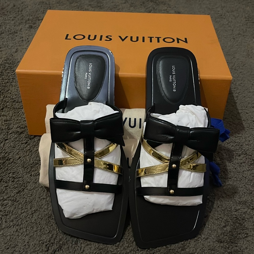 Women’s Louis Vuitton Metallic calfskin Peplum flat sandal